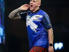 Haarscharf am Rekord vorbei: Feuerwehrmann übersteht bei Darts-WM irres Matchdart-Drama