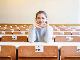 Jüngste Abiturientin des Landes: Zwölfjährige beginnt nach Turbo-Schulzeit ihr Studium