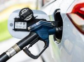 kehrtwende beim verbrenner-aus: so will die eu die abgasvorgaben für autos lockern