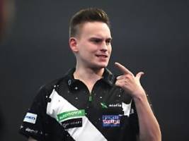 pikachu besiegt special one: schwarz vor augen: ricardo pietreczko übersteht harten auftakt bei darts-wm