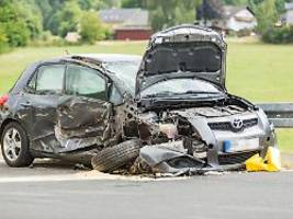 Statistik gibt Antworten: Jung oder alt: Wer verursacht die meisten Autounfälle?