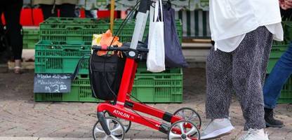 Fonds für bedürftige Ostrentner bleibt auf Hunderten Millionen sitzen