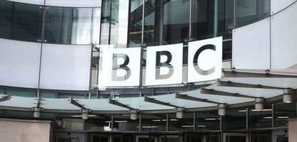 bbc: donald-trump umstrittene doku - bbc wehrt sich gegen milliardenklage von trump