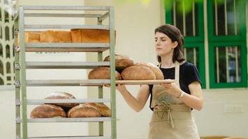 Christstollen & Berliner: Dina begeistert in Indien mit deutschen Leckereien