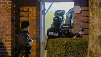Mann droht zu schießen – Spezialkräfte stürmen Wohnung in Groß Borstel