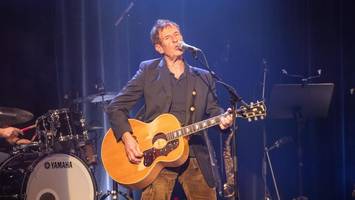 Publikum überrascht: Wie Michy Reincke beim Weihnachtskonzert auf KI setzt