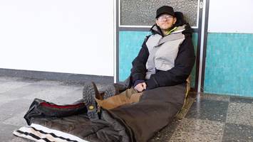 sheltersuits für obdachlose: dieser kälteschutz für 300 euro rettet leben