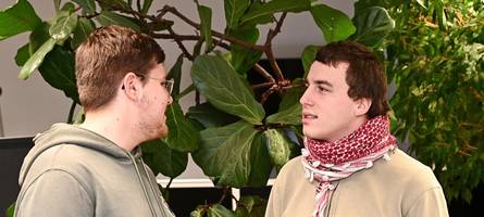 Zwei junge Männer streiten über Wehrpflicht: „Ich würde den Musterungsbrief wegschmeißen“