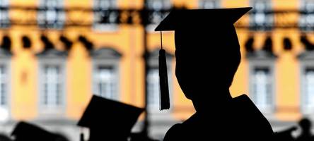Studiert, promoviert, arbeitslos: Warum es junge Absolventen in Bayern immer schwerer haben