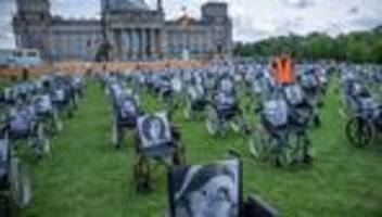 auf der arbeit angesteckt: fatigue-syndrom: gericht spricht erzieherin rente zu