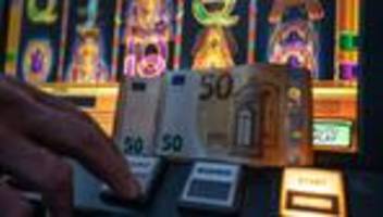 Kontrollen durch Ordnungsamt: Illegales Glücksspiel: Zwei Lokale in Berlin geschlossen