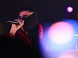 mutmaßliche kokain-schäden: rapper haftbefehl lässt sich die nase operieren