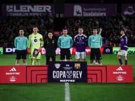 Zukunft weiter unsicher : DFB-Keeper ter Stegen feiert Comeback bei Barcelona