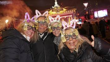 silvester-party am brandenburger tor:  die wichtigsten infos zu „yeah 2026“