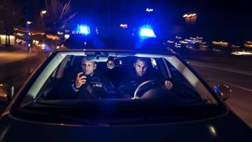 Taxi kollidiert mit Transporter: Johannes-Brahms-Platz weiträumig gesperrt