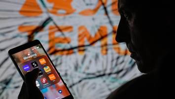 Täter flüchten ohne Licht in hohem Tempo durch die Innenstadt