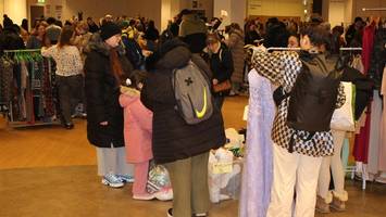 Fast wie früher: Weihnachtseinkäufe bei Karstadt Harburg