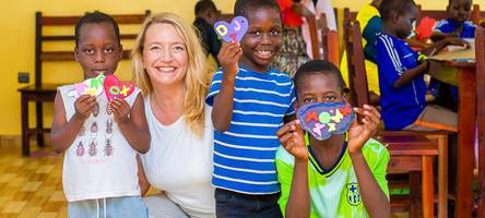 „wir bauen, wir bleiben“: wie eine augsburger stiftung kindern in aller welt hilft