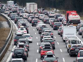 reiseverkehr zu weihnachten: ferienstart mit viel verkehr: das müssen reisende in bayern wissen