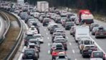 Reiseverkehr: Die Ferien beginnen - das müssen Reisende in Bayern wissen