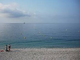 in 2300 metern tiefe: jahrzehnte nach flugzeugabsturz entdecken taucher heck und triebwerke