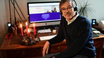 warum der frühere botschafter in japan einsamen rentnern ein ohr schenkt