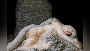 Nadine Dinter verbindet das Ewige und das Sterbliche