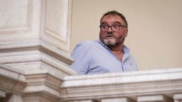 „doctor death“: ex-arzt frédéric péchier zu lebenslanger haft verurteilt