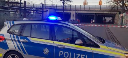 Möglicher Brückenschaden: Bahnhofsunterführung in Augsburg-Oberhausen gesperrt