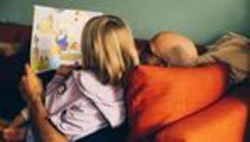 Kinder: Papa, der Mann könnte doch mein Zimmer haben?