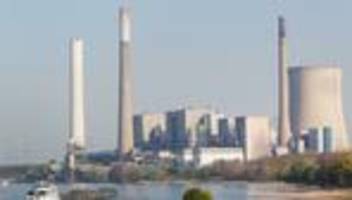 Sprengung: 180-Meter-Kamin am Kraftwerk Voerde gesprengt