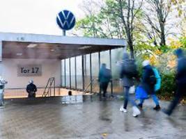 Gehaltsfreeze und Boni-Kürzung: VW-Mitarbeiter vor schmerzhaften Gehaltseinschnitten