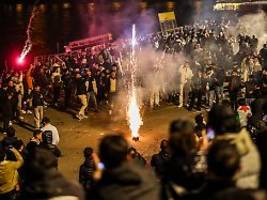 neue forsa-umfrage: klare mehrheit wünscht sich ein böllerverbot zu silvester