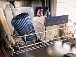 passendes programm wählen: voll beladen: so verbraucht die spülmaschine wenig strom