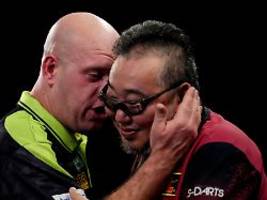 Wattimena ringt Grüllich raus: Oioioi - Darts-Legende van Gerwen entgeht WM-Blamage knapp