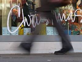 viele beschäftigte haben dienst: studie: ostdeutsche arbeiten häufiger an weihnachten