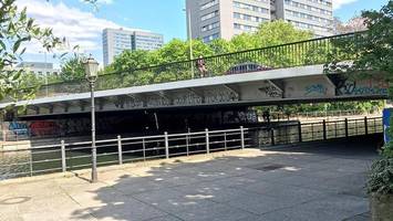 berlin-mitte: neue gertraudenbrücke für schwere fahrzeuge gesperrt