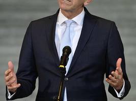 Bundesregierung: Der Staatsminister, der für sich selbst nicht zuständig ist