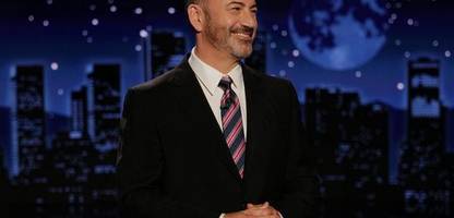 jimmy kimmel blickt auf 2025 zurück und kämpft mit tränen