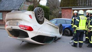 Auto von junger Frau (20) überschlägt sich bei schwerem Unfall