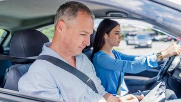 fahrschulen mangelt es an schülern – weil sie auf reformen warten