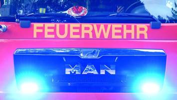 Feuer bei Schrotthandel in Lübeck – Explosionen und Rauch