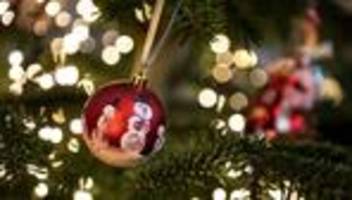 Gegen Einsamkeit: Einsam an den Feiertagen? Ministerin weist auf Angebote hin