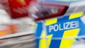 Unfallflucht: Unfallfahrer versteckt sich vor Polizei im Kleiderschrank