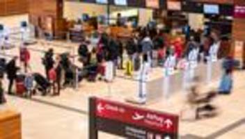 Verkehr: Reisewelle zu den Feiertagen