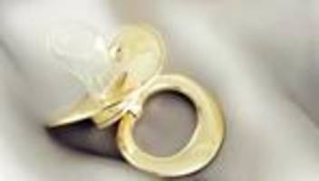 geschenke zur geburt: von edelmetall bis heavy metal