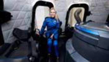 weltraumtourismus: deutsche fliegen mit jeff bezos' blue origin ins all