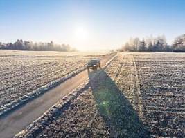 mit dem e-auto durch den winter: fünf tipps für mehr reichweite und sicherheit