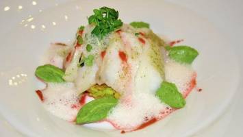 Kabeljaublättchen, Sanddorn-Linsen, grünes Selleriepüree von Holger Mootz