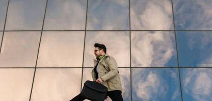 Alles Gute vom SPIEGEL: Alpakafarm statt Büro, Robbenrettung und die Menschen des Jahres 2025